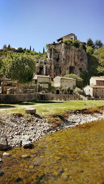 Bien être en 5 étoiles au cœur du sud, 6 personnes en Ardèche, vignobles et rivières