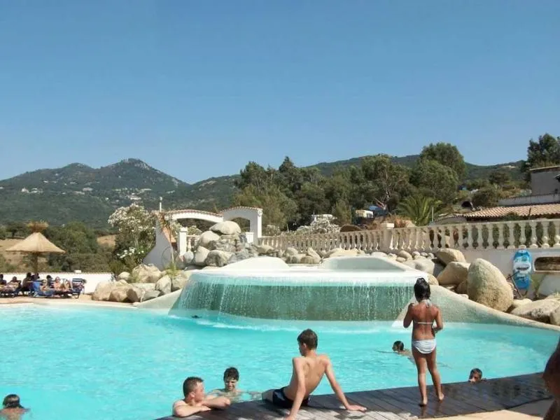 ZEcamping 3 étoiles à 1km de la plage piscine jacuzzi animaux acceptés