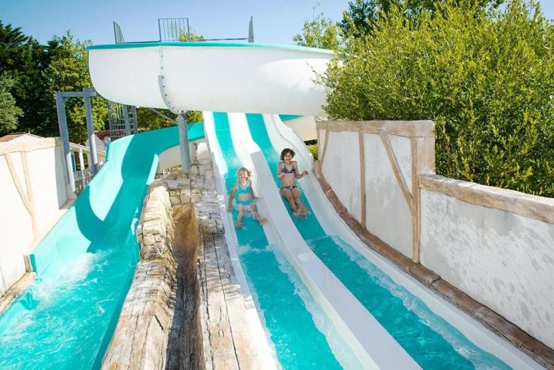 Camping 4 étoiles - Parc aquatique - eeiaei