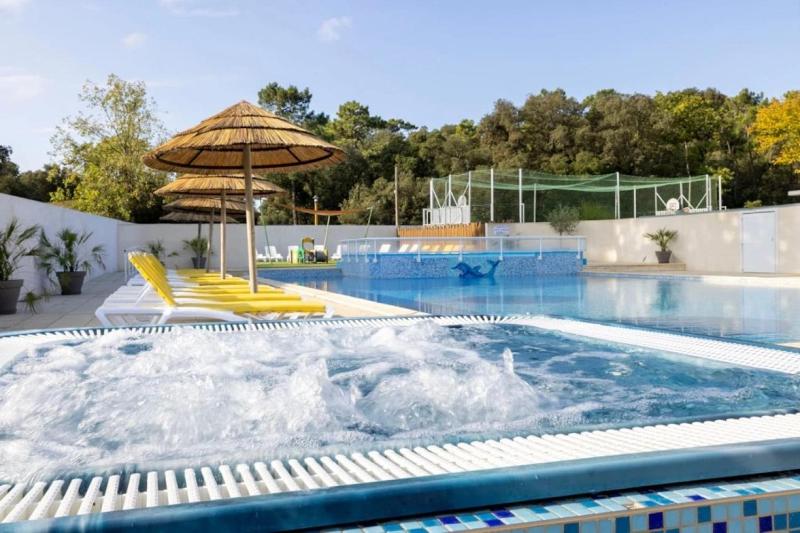 Camping 4 étoiles - Piscine - cbgcaii