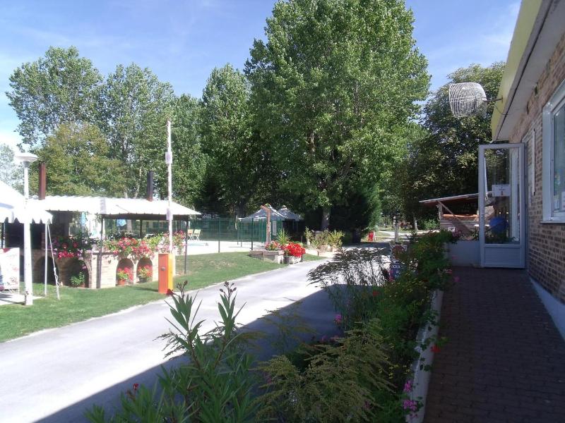 Camping 4 étoiles - Piscine - efcfbi