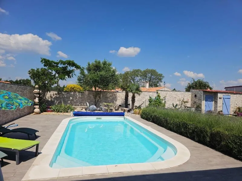 maison piscine clos ,wifi, pas de chien , 2 chambres près de la mer