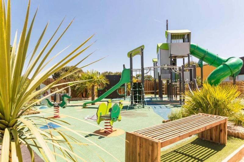 Camping 5 étoiles - Parc aquatique - eeiacb