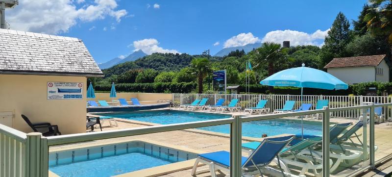 Camping Familial - Parc Aquatique - Grande Aire de Jeux à la Montagne