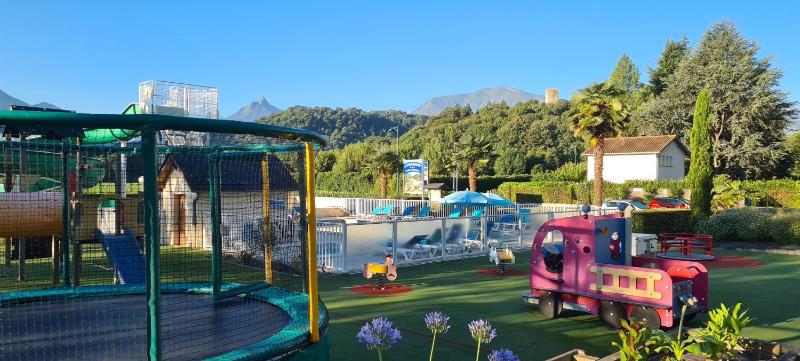 Camping Familial - Parc Aquatique - Grande Aire de Jeux à la Montagne