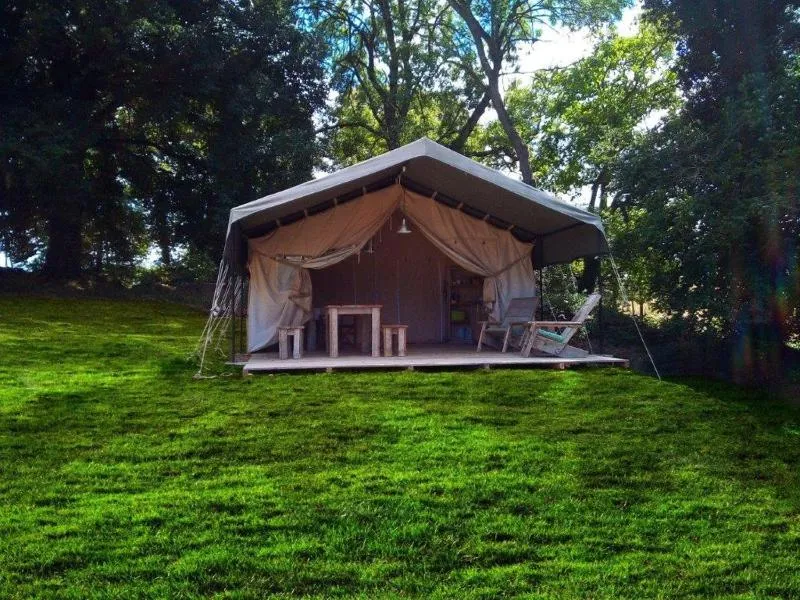 CAMELEON Safari Lodge tent