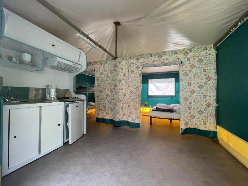 Camping Le Jardin - chalets, bungalows et emplacements nus pour des vacances nature le long de la rivière le Gijou