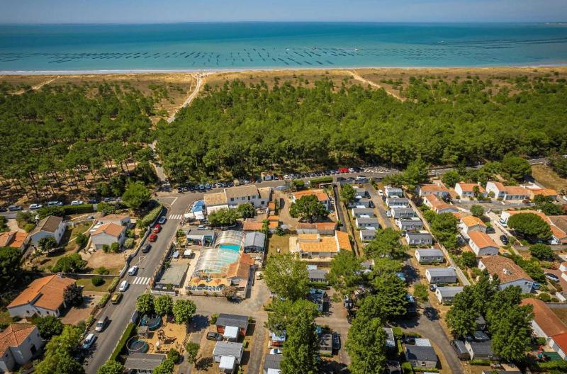 Camping - Piscine - ccag0gh