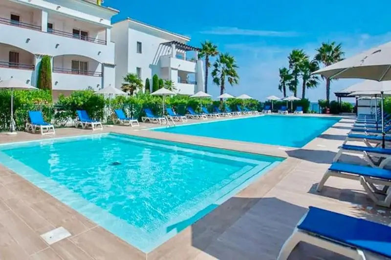 Appartement en bord de mer avec piscine
