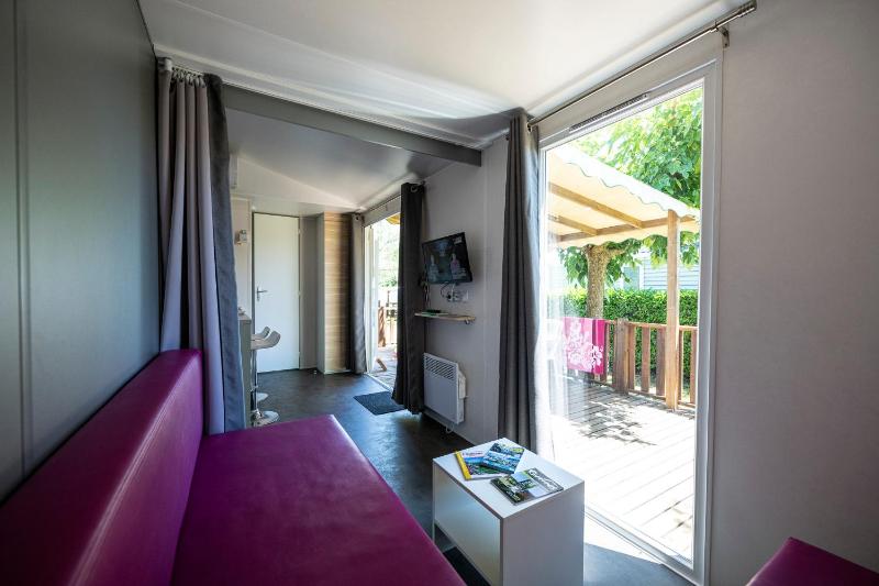 Charmant camping Familiale 3 Etoiles vue 360 plage piscine à débordement empl XXL