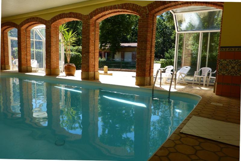 Chateau-camping la Grange Fort, 63500 Les Pradeaux