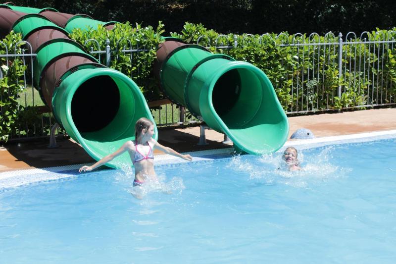 Chateau-camping la Grange Fort, 63500 Les Pradeaux
