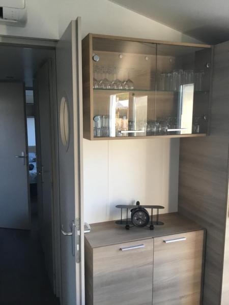 Frejus tout confort, climatisation,linge de lit et de toilette, coffre fort, ventilations au plafond chambres et wifi possible