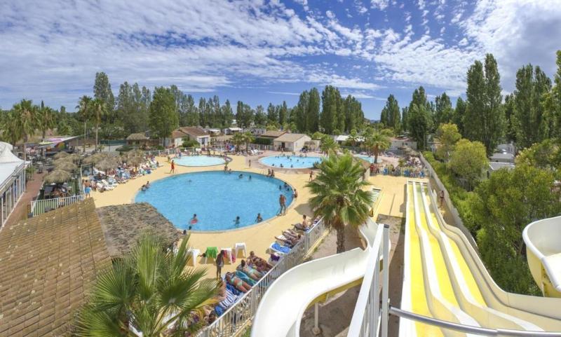 Frejus tout confort, climatisation,linge de lit et de toilette, coffre fort, ventilations au plafond chambres et wifi possible