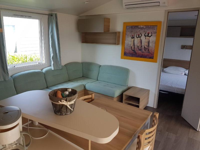 Frejus tout confort, climatisation,linge de lit et de toilette, coffre fort, ventilations au plafond chambres et wifi possible