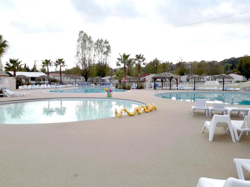 GRAND MOBILEHOME PROCHE COMMODITE FO10