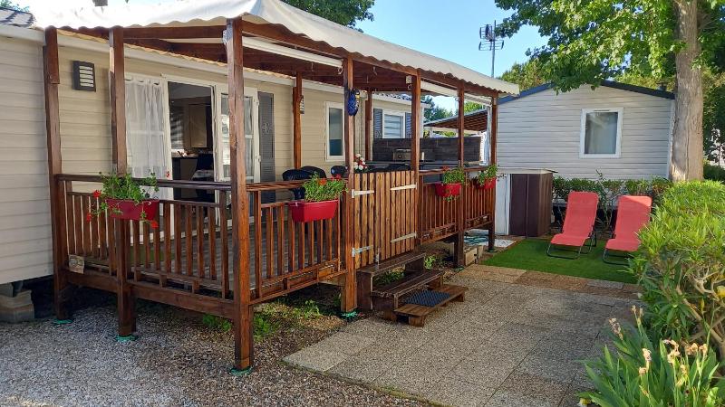 JOLI MOBILHOME 8 PERS climatisé CA62