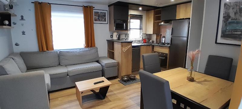 JOLI MOBILHOME 8 PERS climatisé CA62