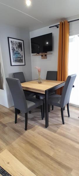 JOLI MOBILHOME 8 PERS climatisé CA62