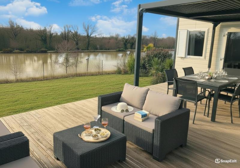 Le Refuge du Lac - Séjour d'Exception avec Vue imprenable sur le Lac - Piscines Sauna Salle Fitness Bibliothèque Restaurant - 10min des Sables d'Olonne