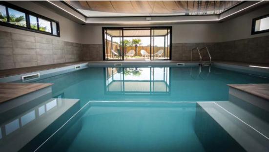 Le Refuge du Lac - Séjour d'Exception avec Vue imprenable sur le Lac - Piscines Sauna Salle Fitness Bibliothèque Restaurant - 10min des Sables d'Olonne
