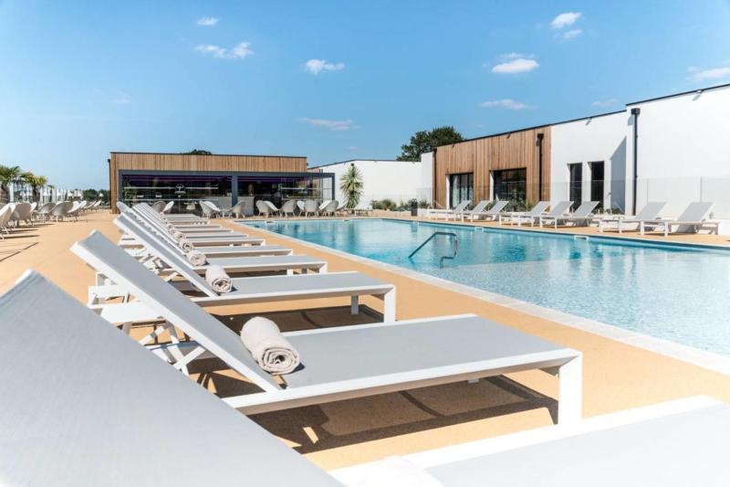 Le Refuge du Lac - Séjour d'Exception avec Vue imprenable sur le Lac - Piscines Sauna Salle Fitness Bibliothèque Restaurant - 10min des Sables d'Olonne