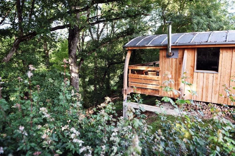 Les cabanes du Val Vert en Berry