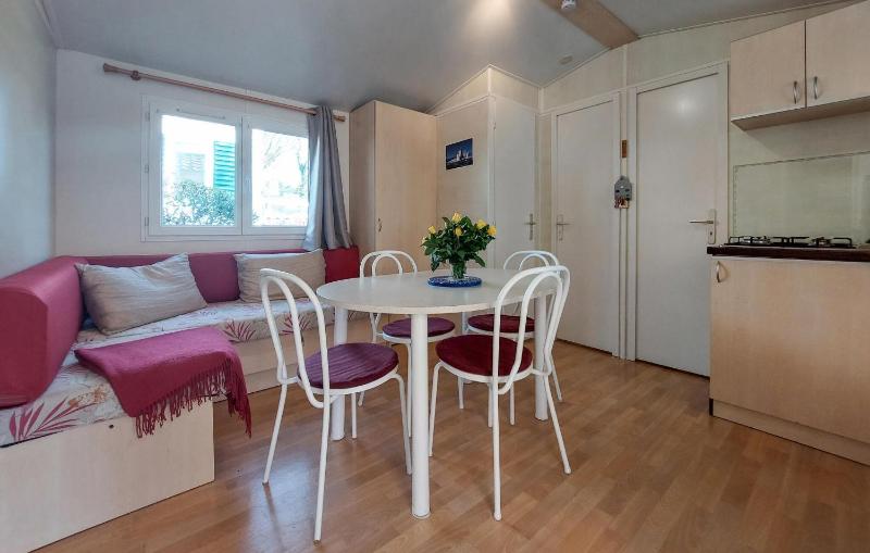 Lovely StaCaravan In Carnac