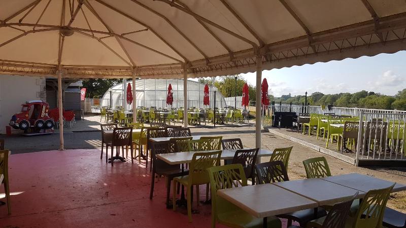 Mobil-home 3ch, 2 sdbwc, tout confort camping les allais Trogues
