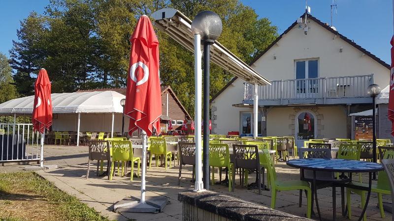 Mobil-home 3ch, 2 sdbwc, tout confort camping les allais Trogues