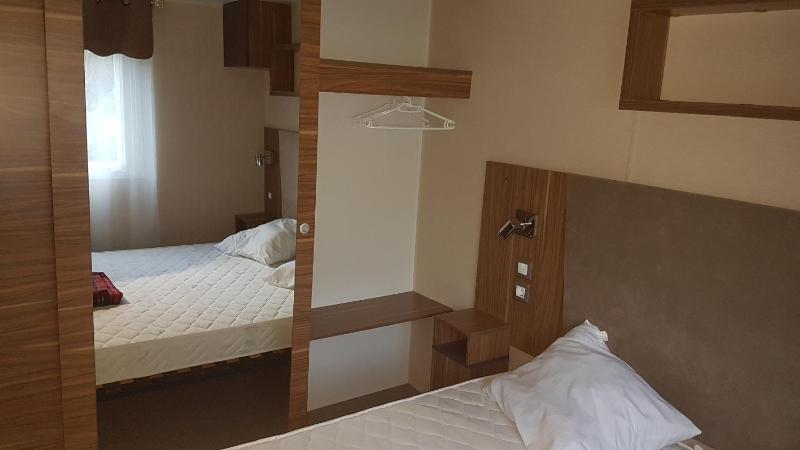 Mobil-home 3ch, 2 sdbwc, tout confort camping les allais Trogues