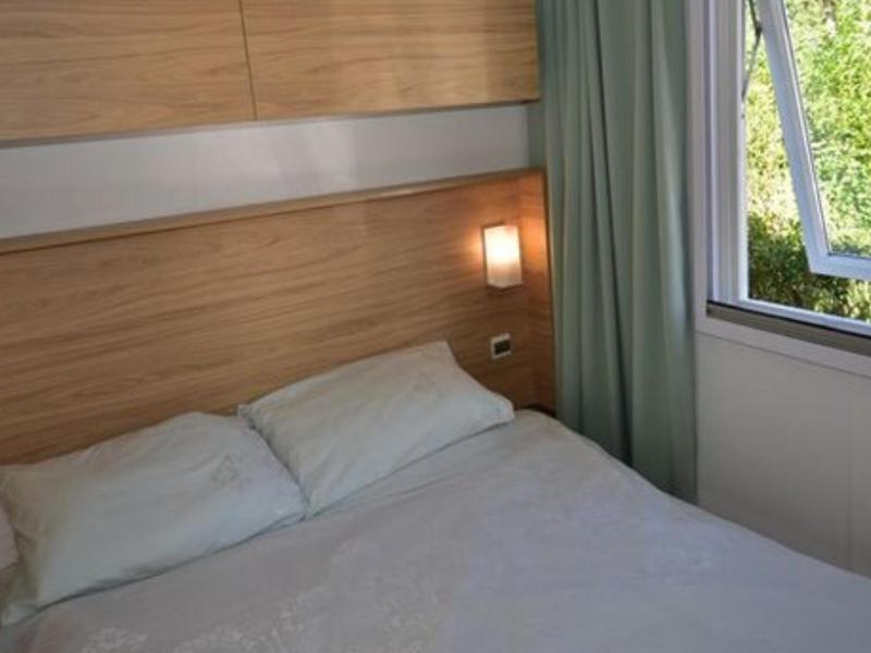 Mobil-home 4 personnes dans camping 5 étoiles proche de la mer