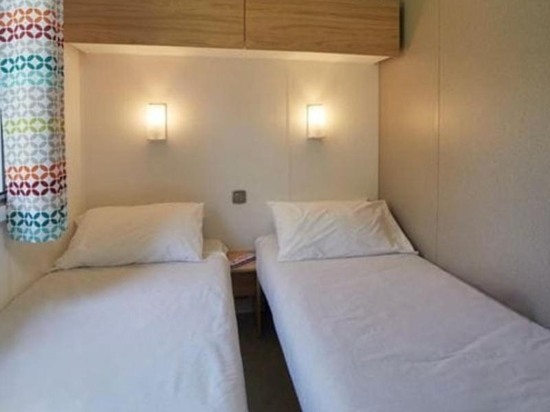 Mobil-home 4 personnes dans camping 5 étoiles proche de la mer