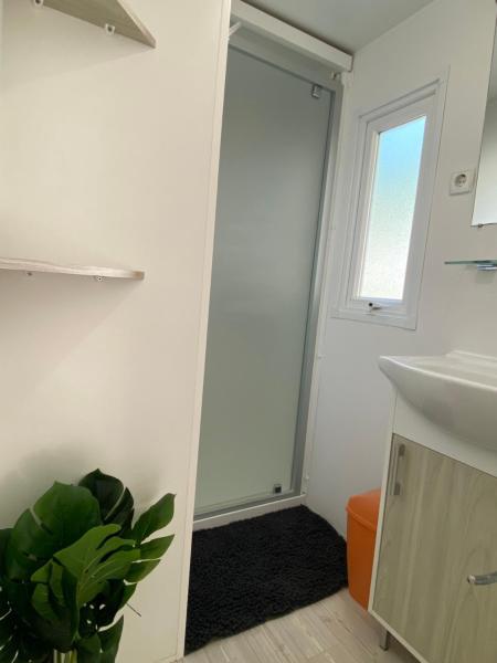 Mobil-home 5 personnes dans camping Mar Estang 4 étoiles avec accès à la plage