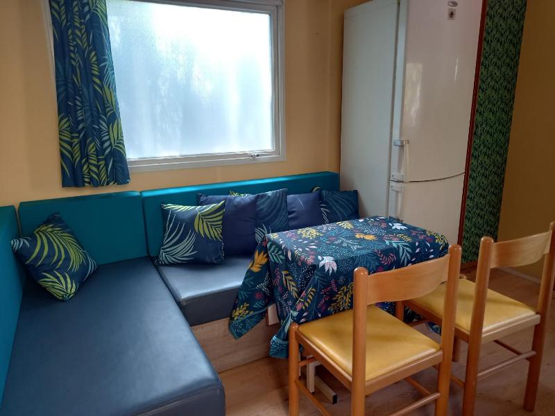 Mobil Home climatisé avec terrasse dans camping l'Escale, calme à 900m de la plage