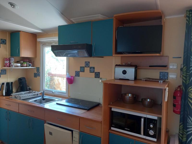 Mobil Home climatisé avec terrasse dans camping l'Escale, calme à 900m de la plage