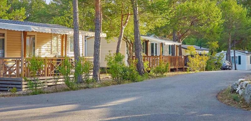 Mobil-home dans camping 4*