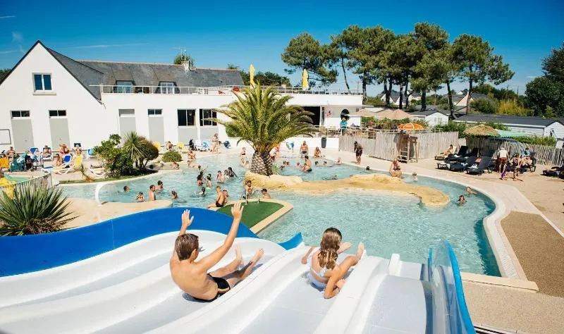 ZEcamping 5 piscine 50m de la plage dog friendly terrain multisports