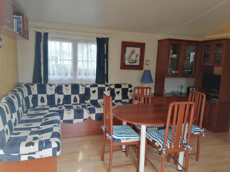 Mobil-home dans camping municipal