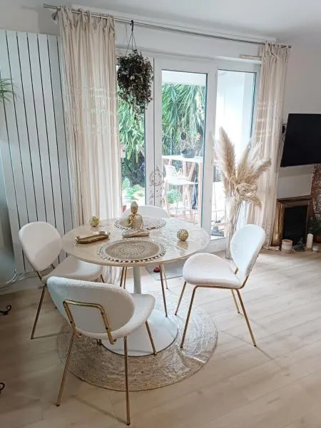 Appartement REZ DE JARDIN avec SPA entre la MER et Montpellier 10mn