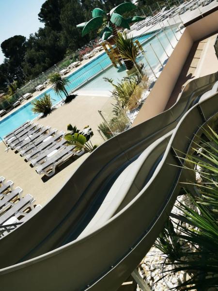Mobil home neuf camping l ile dor plage st raphael avec piscine