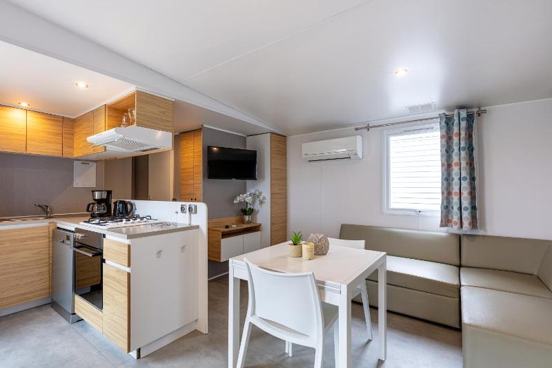 Mobil home, piscine chauffée, toboggan, accès plage direct - 3 chambres 6 personnes