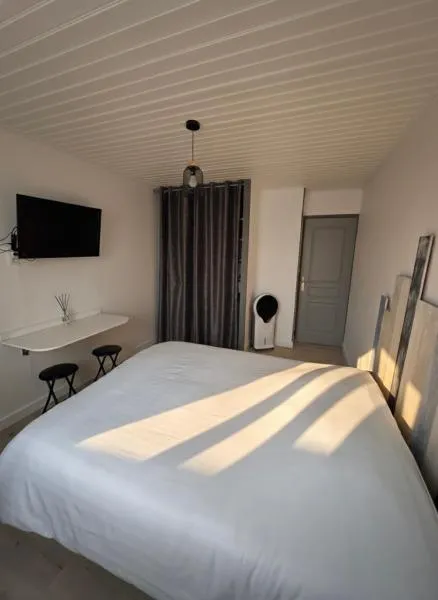 Chambre équipée centre Le Fenouiller proche mer