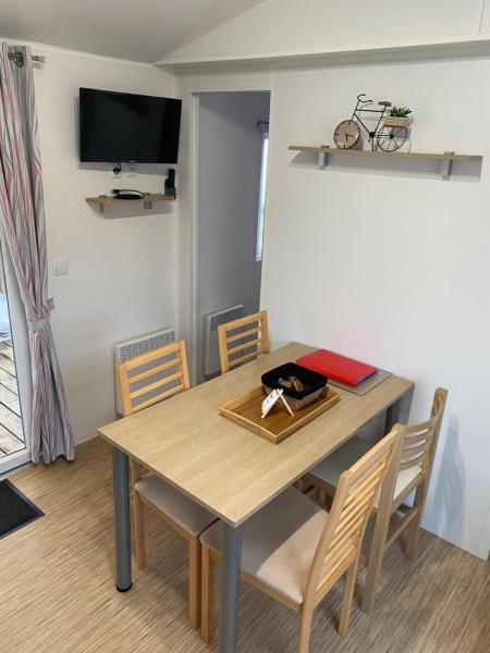 Mobil Home tout confort idéal pour 4 personnes dans le Domaine de Dugny CAMPING 4 ETOILES, Proche de Blois, du Zoo de beauval et des Châteaux de la Loire