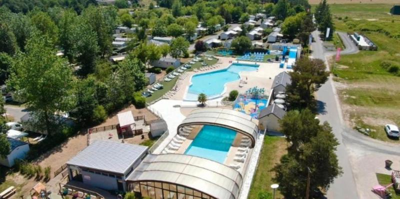 Mobil Home tout confort idéal pour 4 personnes dans le Domaine de Dugny CAMPING 4 ETOILES, Proche de Blois, du Zoo de beauval et des Châteaux de la Loire