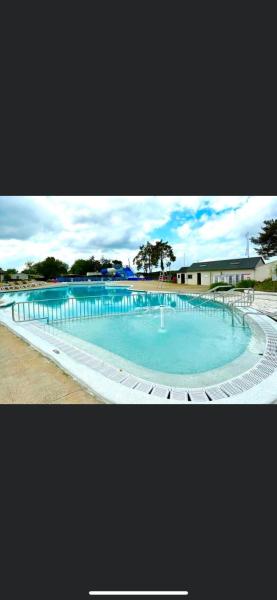 Mobil Home tout confort idéal pour 4 personnes dans le Domaine de Dugny CAMPING 4 ETOILES, Proche de Blois, du Zoo de beauval et des Châteaux de la Loire