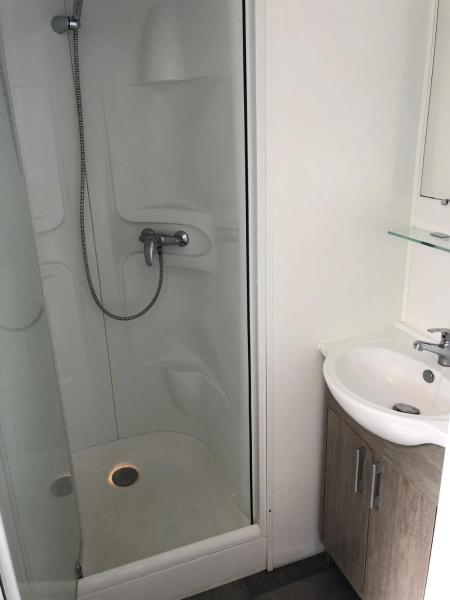 Mobile-home les pieds dans l'eau
