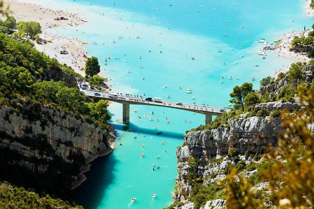 MOBILHOME 4/5 P /GORGES DU VERDON / TOUT EQUIPE / / TOUT CONFORT / REFAIT A NEUF / LAC DE STE CROIX A PROXIMITE