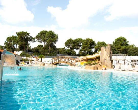 MOBILHOME 8p 3 CH 2 SDB SAINT JEAN DE MONTS