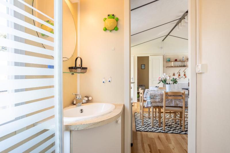 Mobilhome au calme - piscine